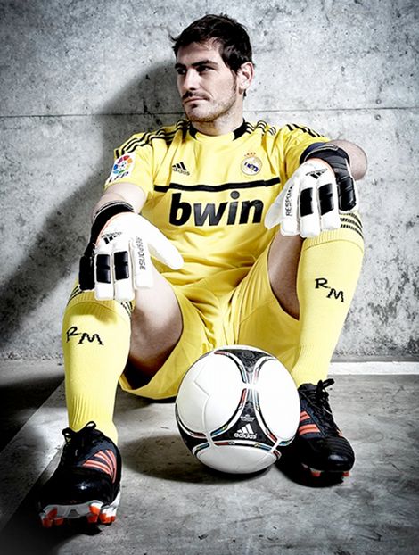 iker casillas goalkeeper gloves