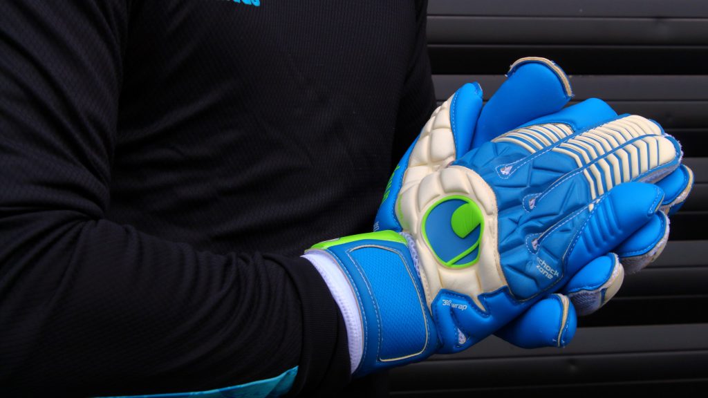 Waterproof goalkeeper gloves