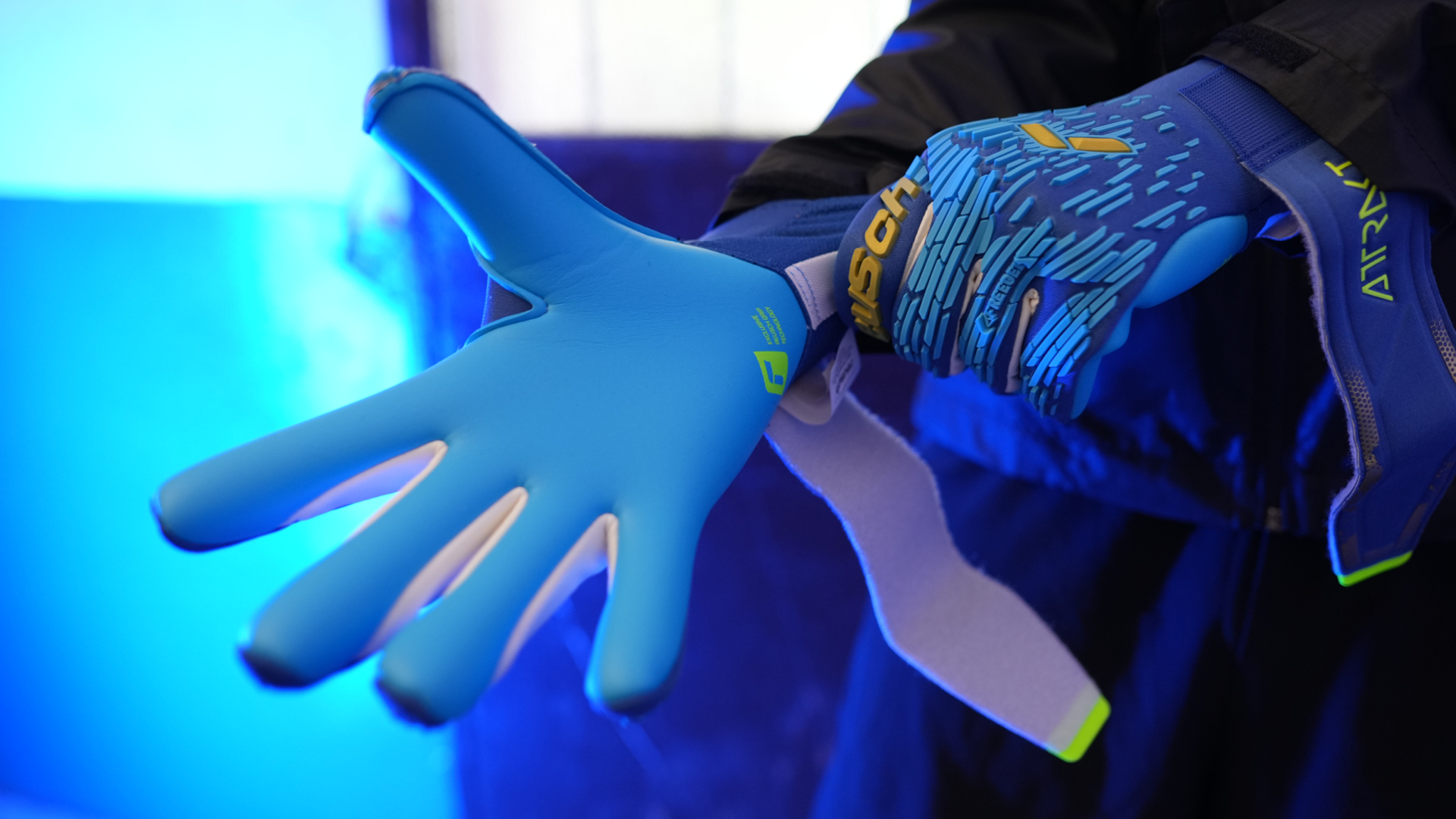 Contact latex goalkeeper gloves online