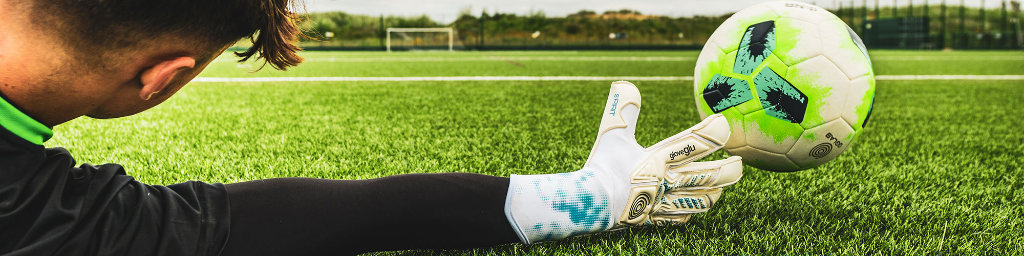GloveGlu Goalkeeper Gloves Mega Grip spray tacky palms