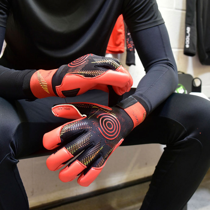  70062101 GG:LAB f:RE MEGAgrip Plus Goalkeeper Gloves fire red/black 