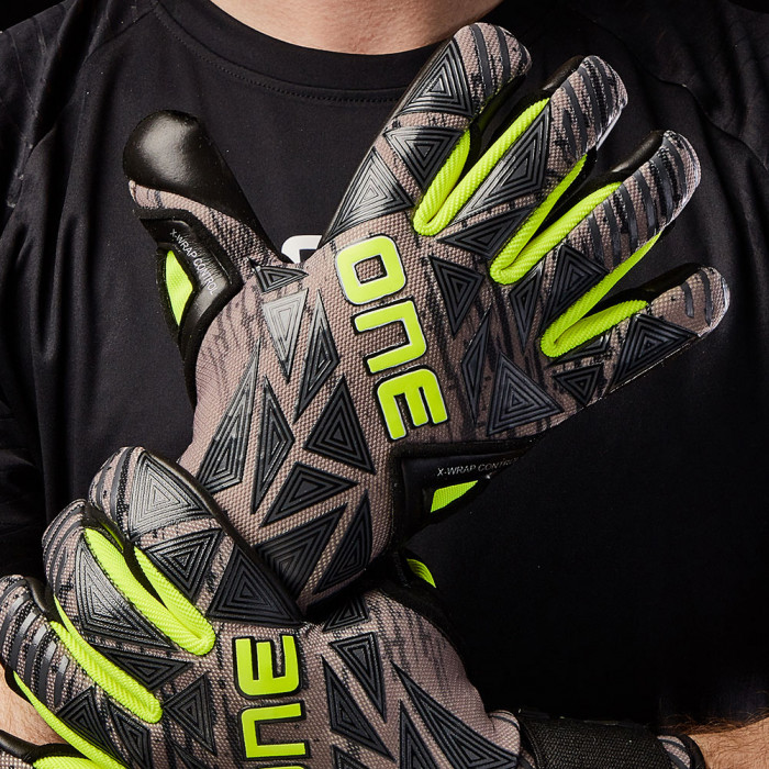 ONE GEO 3.0 Carbon Junior Goalkeeper Gloves Black/Grey/Fluo