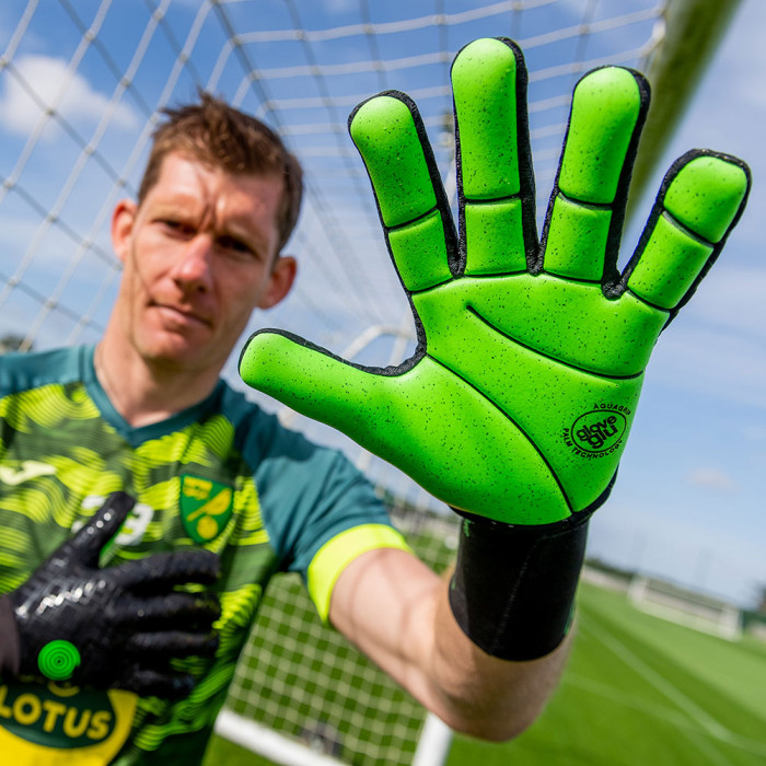 Gloveglu WET SKINN Goalkeeper Gloves BLACK/GREEN