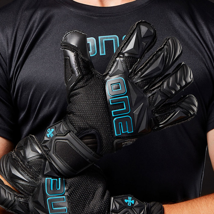 ONE SLYR Boss Junior Goalkeeper Gloves Black