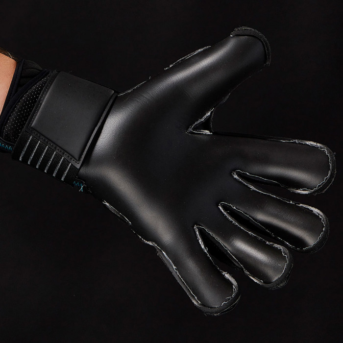 ONE SLYR Boss Junior Goalkeeper Gloves Black