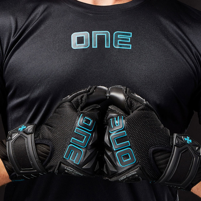 ONE SLYR Boss Junior Goalkeeper Gloves Black