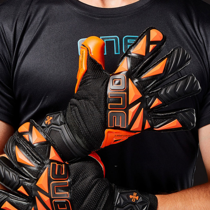 ONE SLYR Blaze Junior Goalkeeper Gloves black/orange
