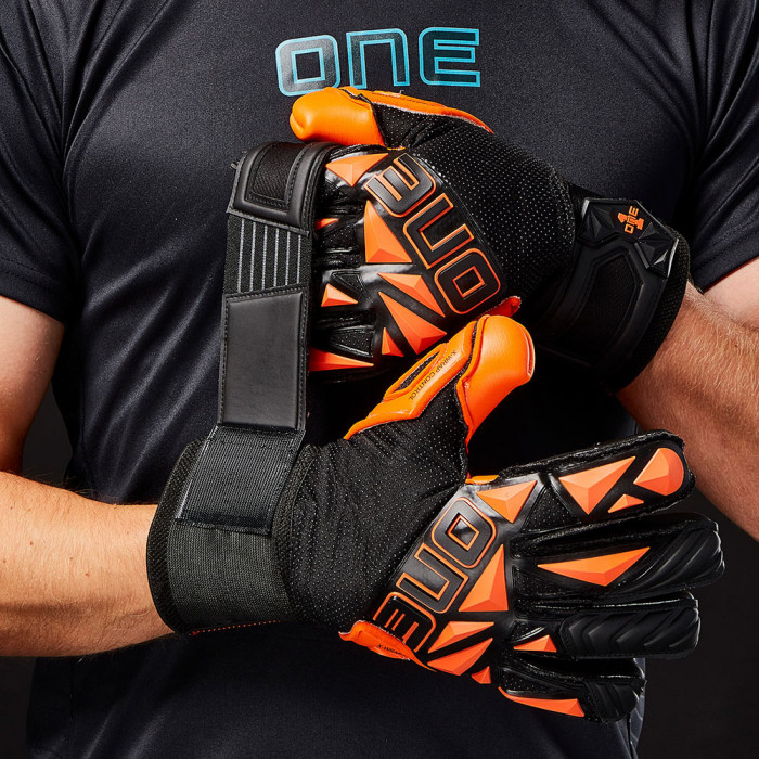 ONE SLYR Blaze Junior Goalkeeper Gloves black/orange
