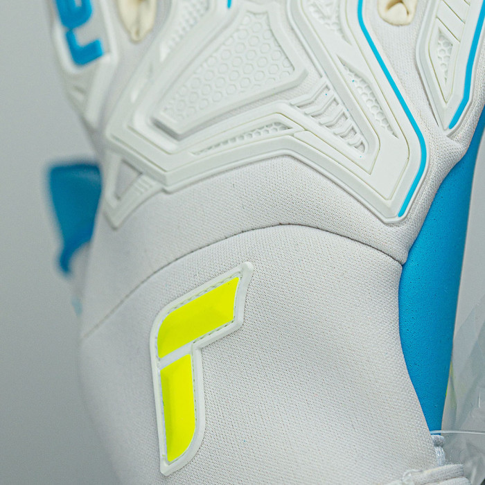 Reusch Attrakt Freegel Aqua Windproof Goalkeeper Gloves white/aqua blu