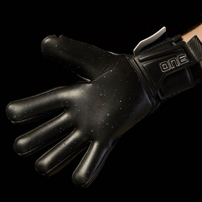 ONE APEX Colossus Goalkeeper Gloves Black