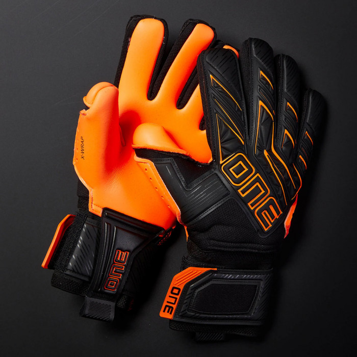 ONE APEX Magma Junior Goalkeeper Gloves black/orange