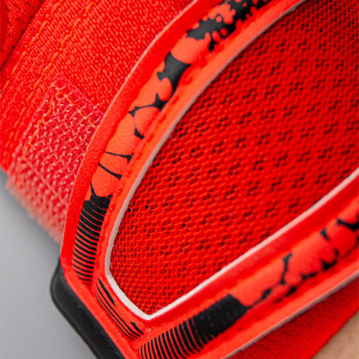 Reusch Attrakt Fusion Guardian Junior Goalkeeper Gloves bright red