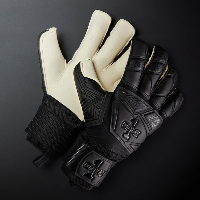 ONE Invictus Stealth + Goalkeeper Gloves Black
