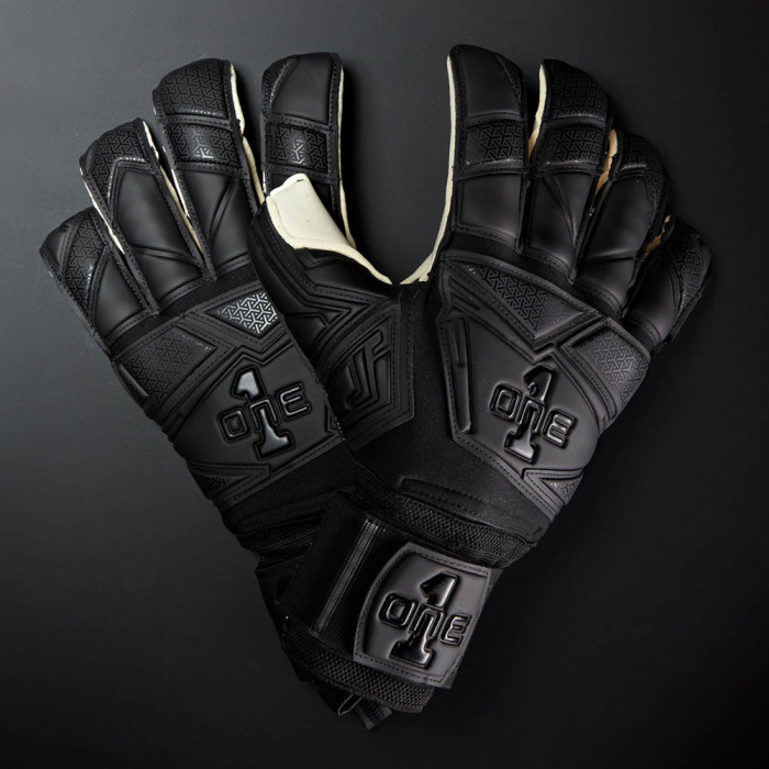 ONE Invictus Stealth + Goalkeeper Gloves Black