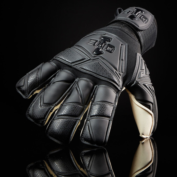 ONE Invictus Stealth + Goalkeeper Gloves Black