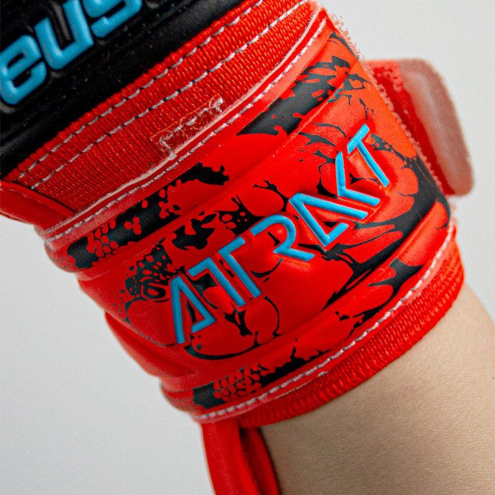 Reusch Attrakt Silver Roll Finger Junior Goalkeeper Gloves bright red