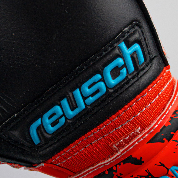 Reusch Attrakt Silver Roll Finger Junior Goalkeeper Gloves bright red