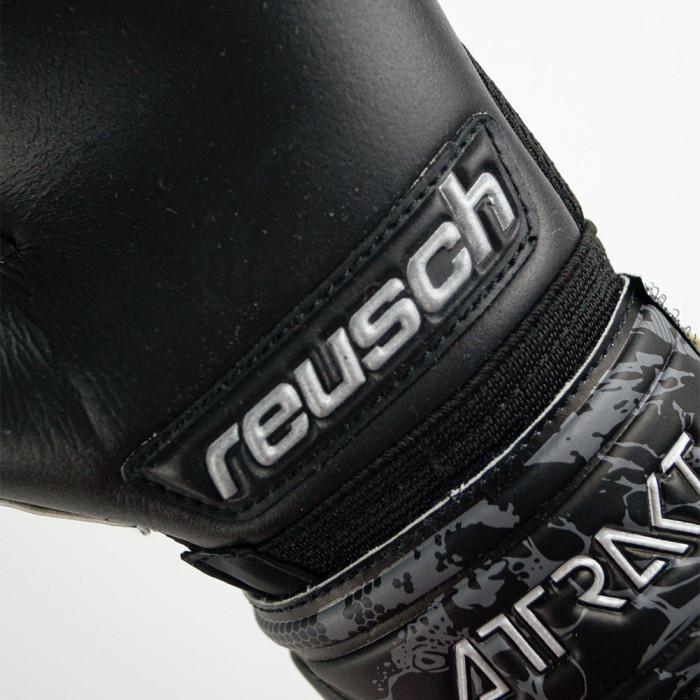 Reusch Attrakt Infinity Finger Support Junior Goalkeeper Gloves Black