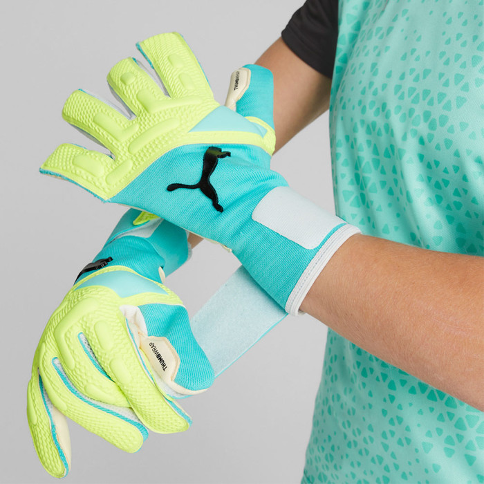 Puma FUTURE Pro Hybrid EDERSON Goalkeeper Gloves Electric Peppermint/F