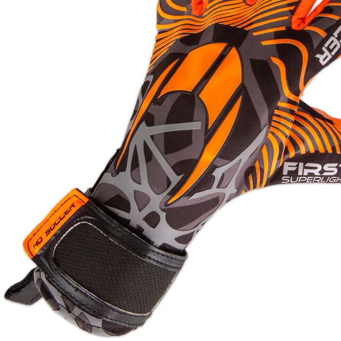  520254 HO Soccer FIRST SUPERLIGHT Negative Goalkeeper Gloves Orange 