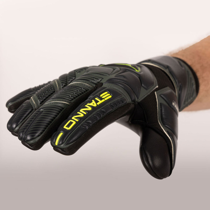 Stanno Thunder VI Negative Finger Protection Goalkeeper Gloves Black