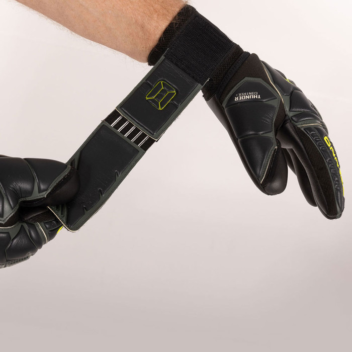 Stanno Thunder VI Negative Finger Protection Goalkeeper Gloves Black