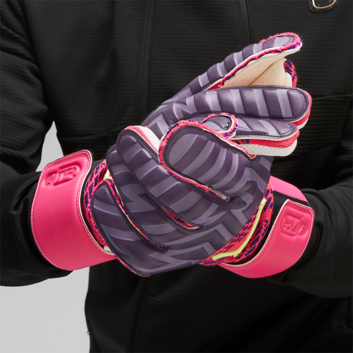 PUMA FUTURE Pro GKC Hybrid EDERSON Goalkeeper Gloves Purple Charcoal