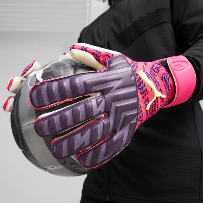 PUMA FUTURE Pro GKC Hybrid EDERSON Goalkeeper Gloves Purple Charcoal