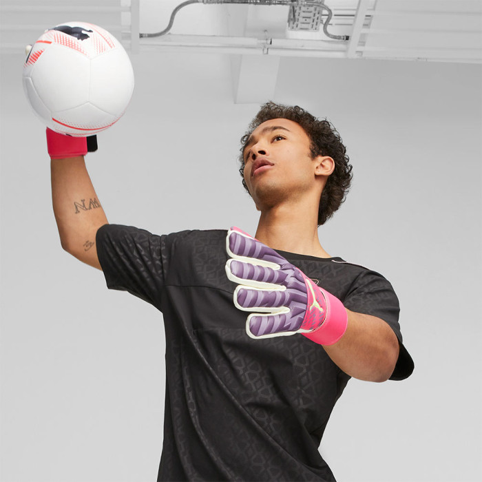  04191301 Puma FUTURE Match GKC NC Goalkeeper Gloves purple 