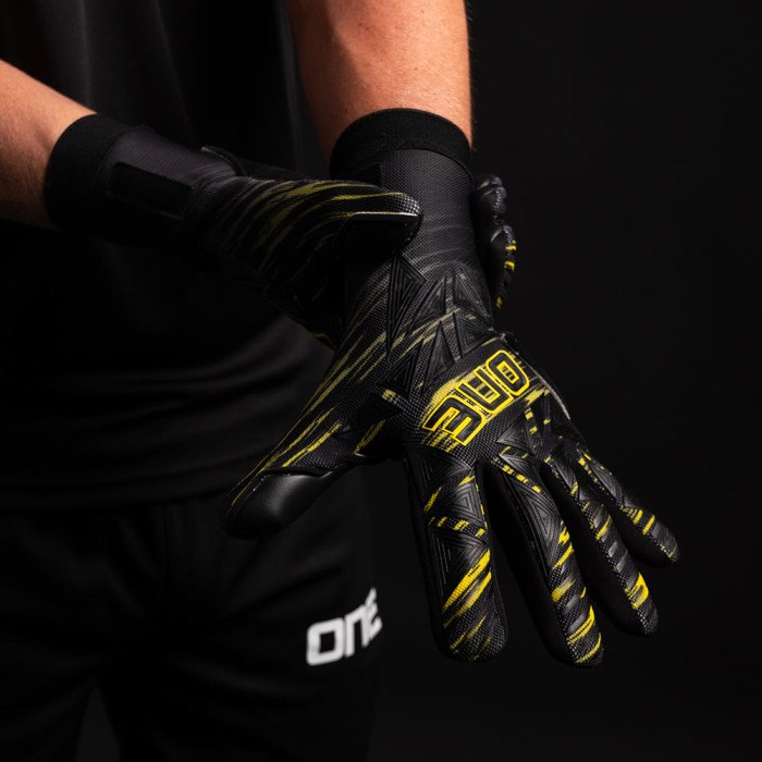 ONE GEO 3.0 Rift Junior Goalkeeper Gloves black/yellow