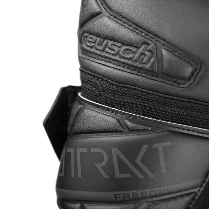  54707357700 Reusch Attrakt Freegel Infinity Goalkeeper Gloves Black 