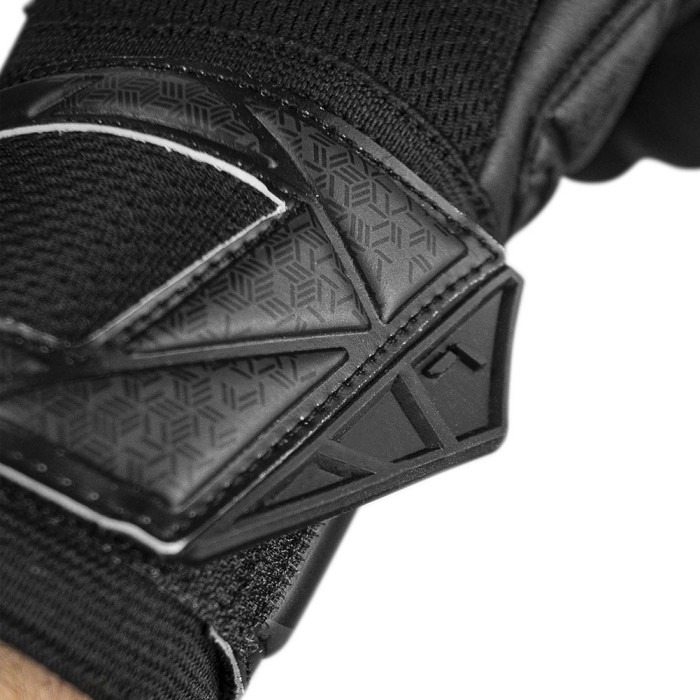 Reusch Attrakt Freegel Infinity Finger Support Black