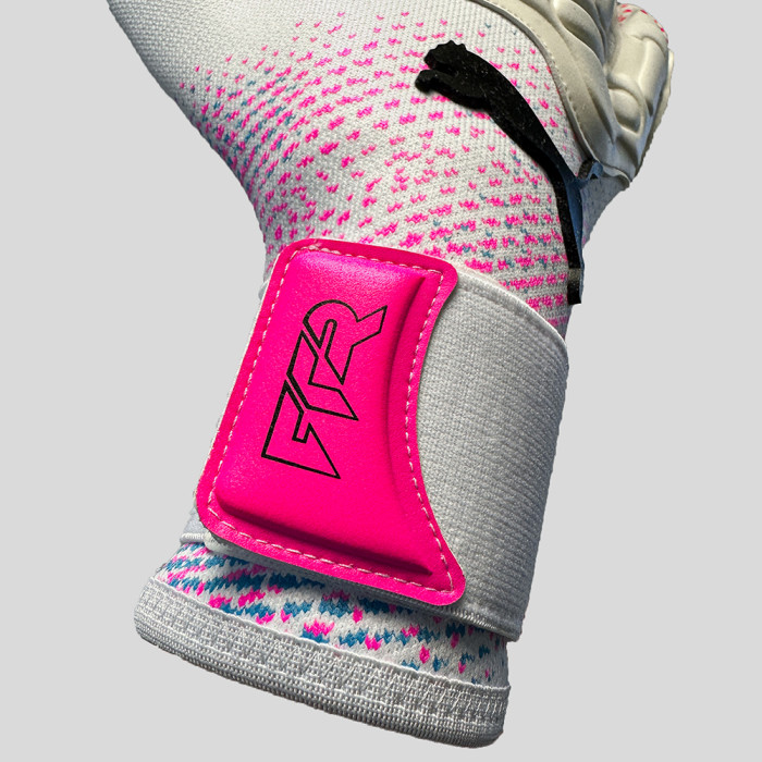04192401 Puma FUTURE Pro Hybrid EDERSON Goalkeeper Gloves White