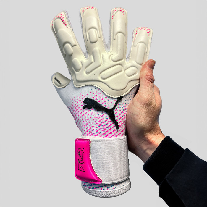 04192401 Puma FUTURE Pro Hybrid EDERSON Goalkeeper Gloves White