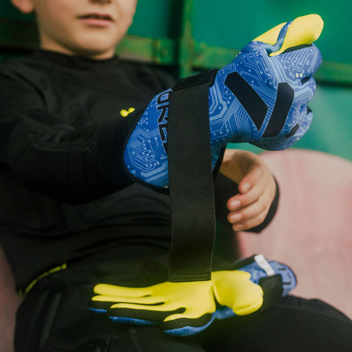 Storelli Challenger Blue Digital Junior Goalkeeper Gloves (Blue)