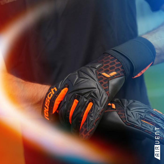  54707557784 Reusch Attrakt Infinity Airvent Goalkeeper Gloves black/s