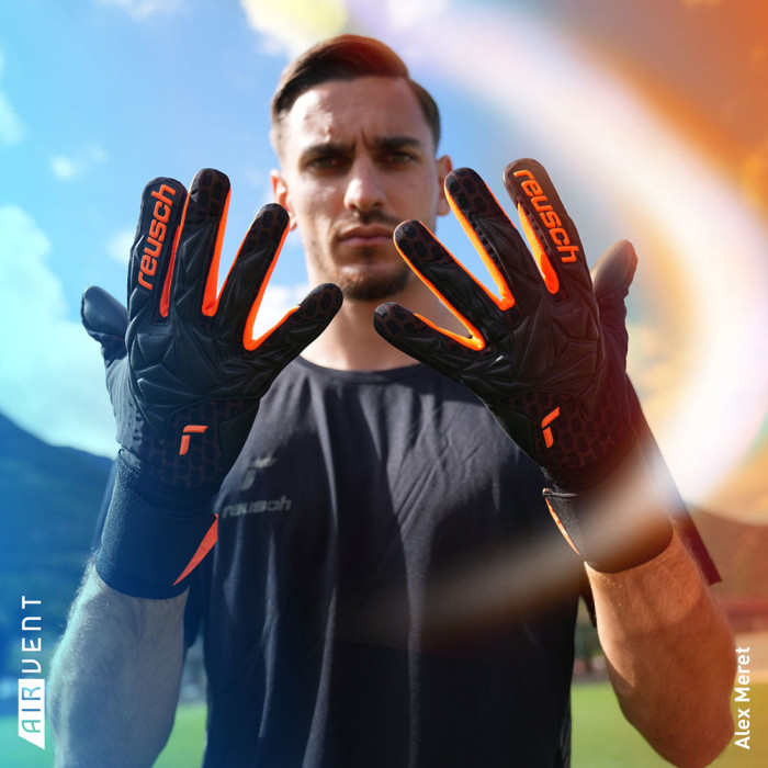  54707557784 Reusch Attrakt Infinity Airvent Goalkeeper Gloves black/s