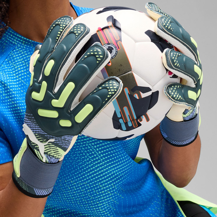 04192405 Puma FUTURE Pro Hybrid EDERSON Goalkeeper Gloves GRAY SKIES