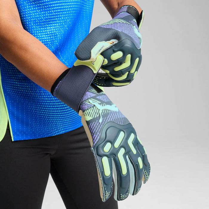 04192405 Puma FUTURE Pro Hybrid EDERSON Goalkeeper Gloves GRAY SKIES