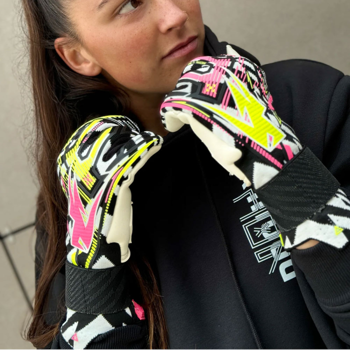 DAZZLE0124J Kaliaaer Z3RO Dazzle Junior Goalkeeper Gloves Pink | Fluo 