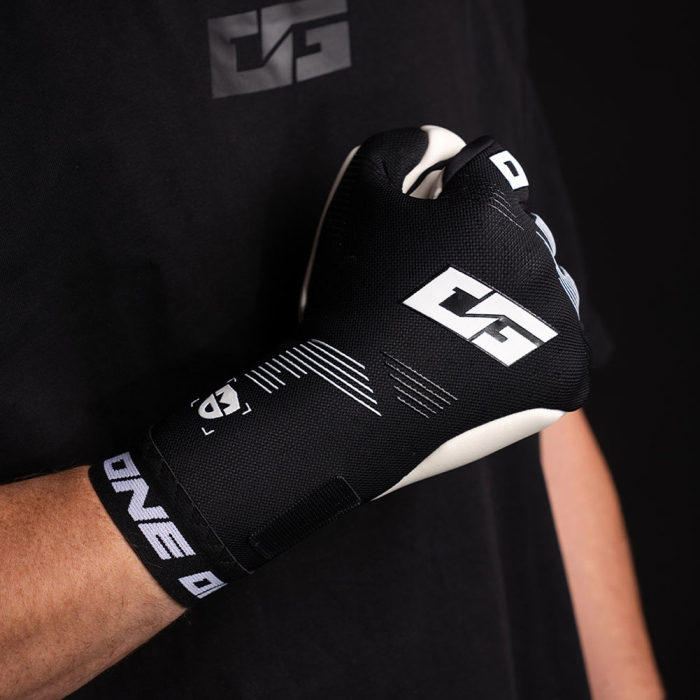 ONE OG1 Midnight MD Dubravka Goalkeeper Gloves Black/White