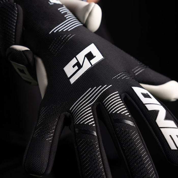 ONE OG1 Midnight MD Dubravka Goalkeeper Gloves Black/White