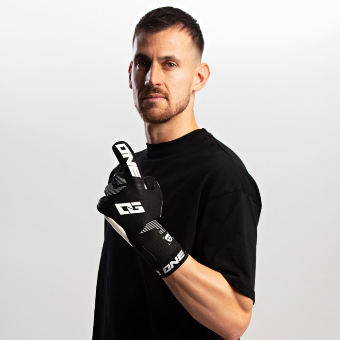 ONE OG1 Midnight MD Dubravka Goalkeeper Gloves Black/White