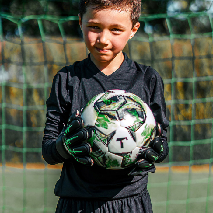 T1TAN Fluo Beast 3.0 Junior Goalkeeper Gloves Black / Green TITAN