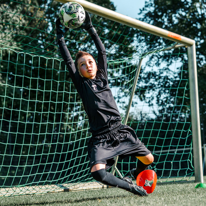 T1TAN Fluo Beast 3.0 Junior Goalkeeper Gloves Black / Green TITAN
