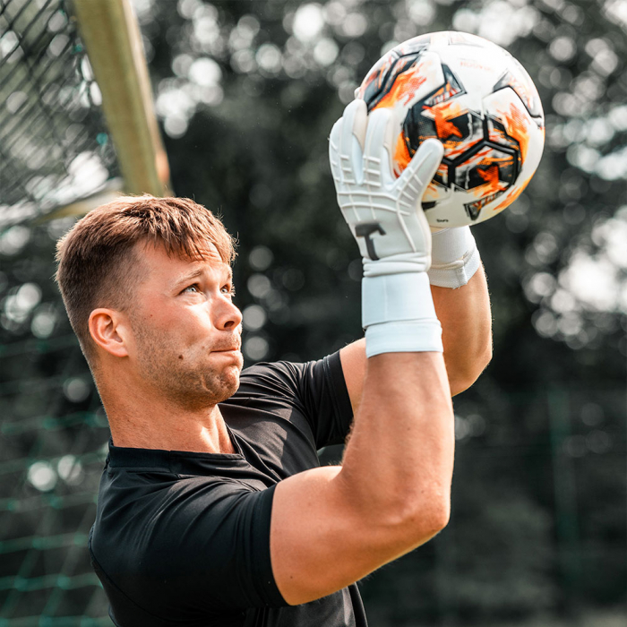 T1TAN White Beast 3.0 Goalkeeper Gloves White TITAN