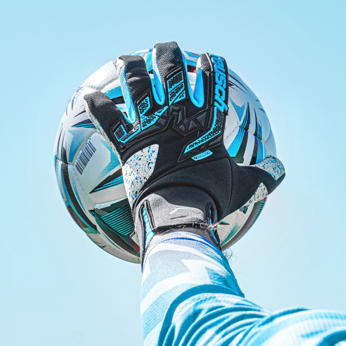 Reusch Attrakt Freegel Fusion Strapless Goalkeeper Gloves Black/Blue