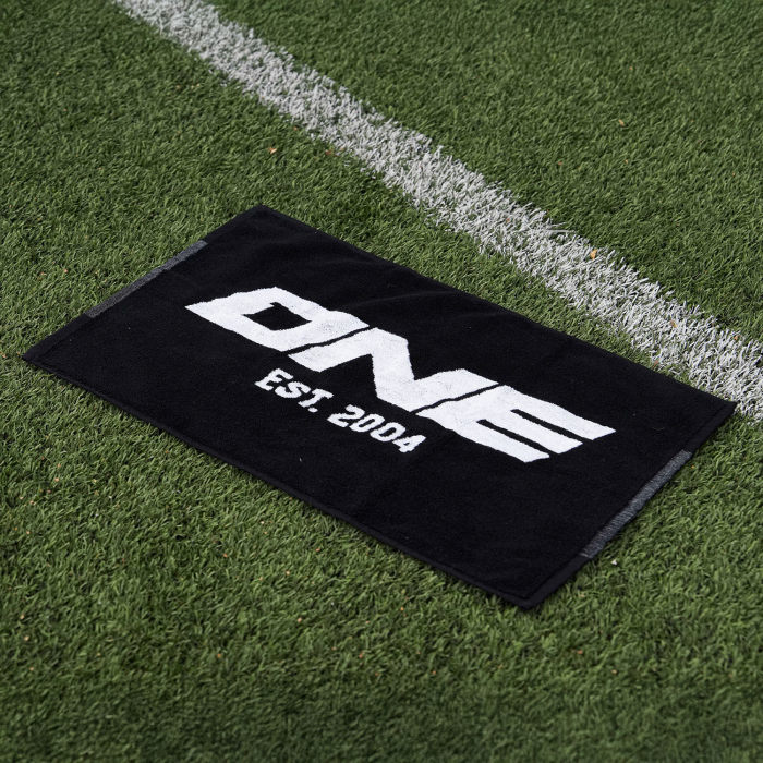 ACC-OG-TOWEL ONE Goalkeeper Glove Towel Black