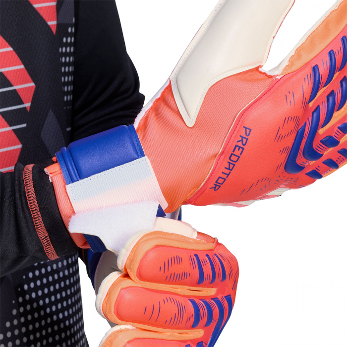 JN5352 adidas Predator Match Fingersave Goalkeeper Gloves signal coral