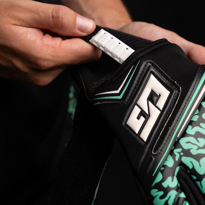 ONE NXT Advance Mentality Monster Goalkeeper Gloves BLACK/GREEN